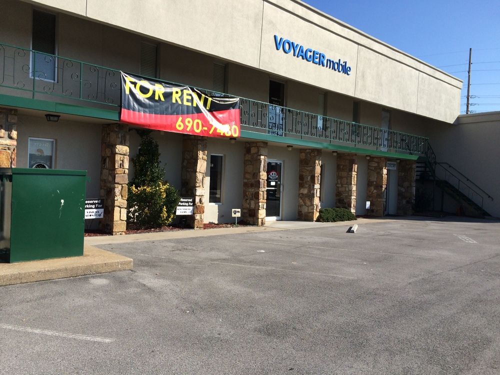 9723 KINGSTON PIKE, Suite B: 9723 Kingston Pike, Knoxville, TN 37922